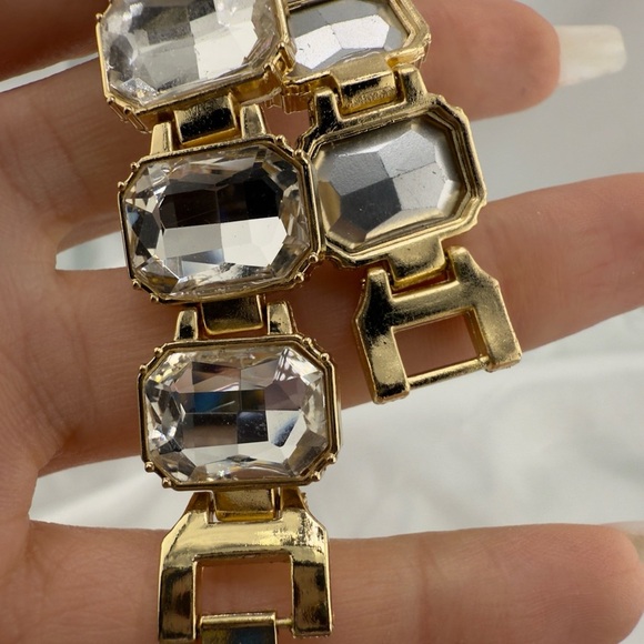 Luxury Gold and White Women\'s Watch with Crystal Accents main image 5